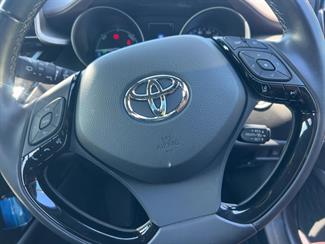 2018 Toyota C-HR - Thumbnail