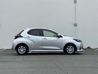 2021 Toyota Yaris - Thumbnail