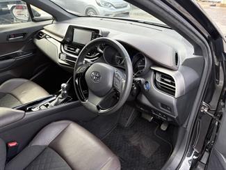 2017 Toyota C-HR - Thumbnail