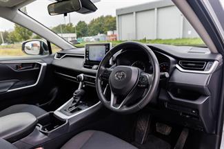 2022 Toyota RAV4 - Thumbnail