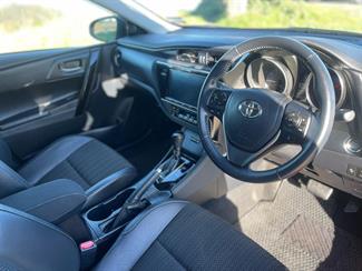 2017 Toyota Auris - Thumbnail