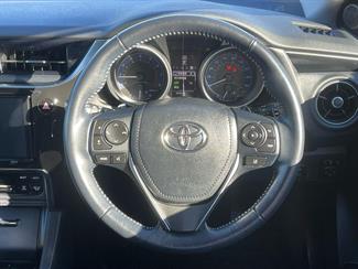 2017 Toyota Auris - Thumbnail