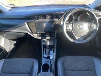 2017 Toyota Auris - Thumbnail