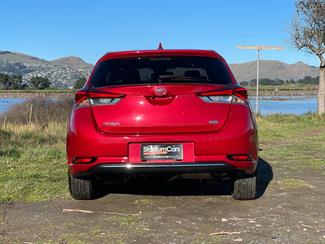 2017 Toyota Auris - Thumbnail