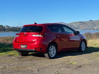 2017 Toyota Auris - Thumbnail