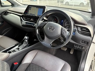 2017 Toyota C-HR - Thumbnail