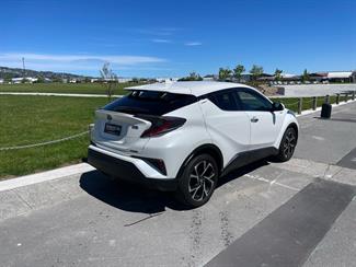 2018 Toyota C-HR - Thumbnail