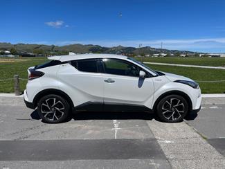 2018 Toyota C-HR - Thumbnail
