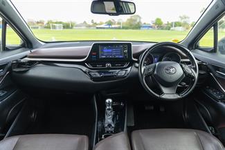 2017 Toyota C-HR - Thumbnail