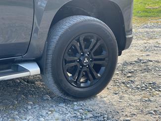 2020 Mitsubishi Triton - Thumbnail