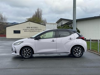 2020 Toyota Yaris - Thumbnail