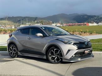 2017 Toyota C-HR - Thumbnail