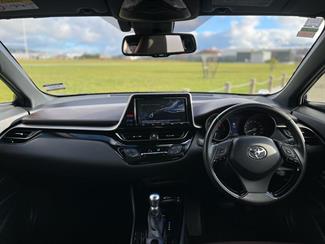 2017 Toyota C-HR - Thumbnail