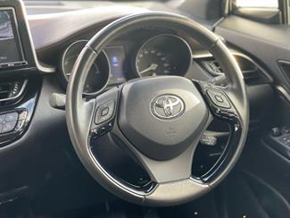2017 Toyota C-HR - Thumbnail