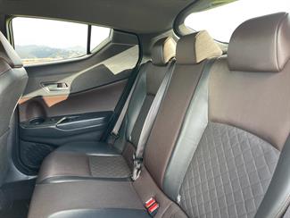 2017 Toyota C-HR - Thumbnail