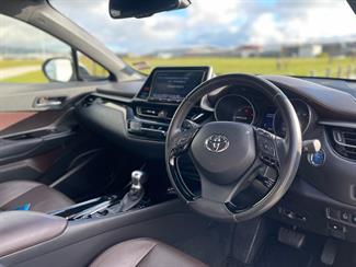 2017 Toyota C-HR - Thumbnail