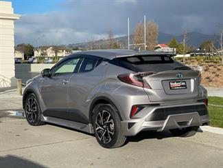 2017 Toyota C-HR - Thumbnail