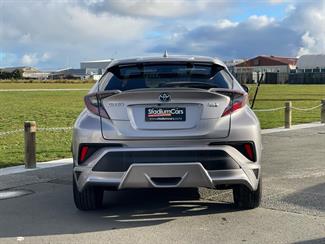 2017 Toyota C-HR - Thumbnail