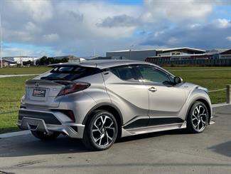 2017 Toyota C-HR - Thumbnail