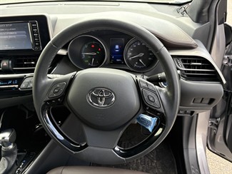 2017 Toyota C-HR - Thumbnail