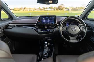 2017 Toyota C-HR - Thumbnail