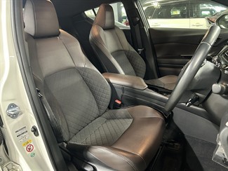 2017 Toyota C-HR - Thumbnail
