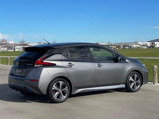2017 Nissan LEAF - Thumbnail