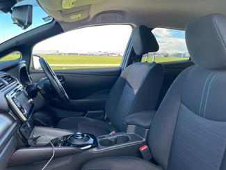2017 Nissan LEAF - Thumbnail