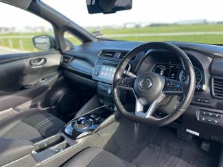 2017 Nissan LEAF - Thumbnail