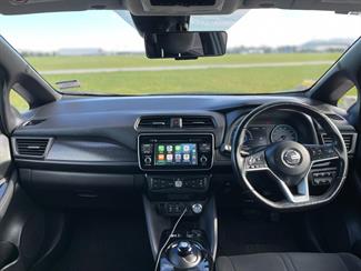 2017 Nissan LEAF - Thumbnail