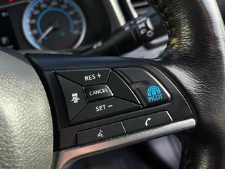 2017 Nissan LEAF - Thumbnail