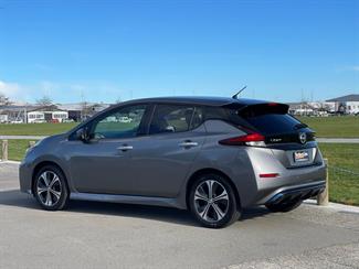 2017 Nissan LEAF - Thumbnail