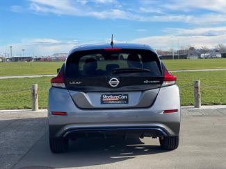 2017 Nissan LEAF - Thumbnail
