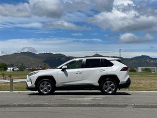 2019 Toyota RAV4 - Thumbnail