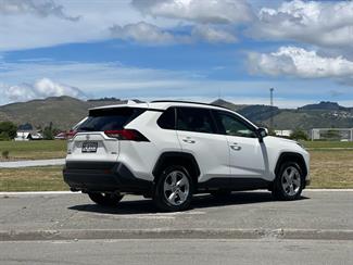 2019 Toyota RAV4 - Thumbnail