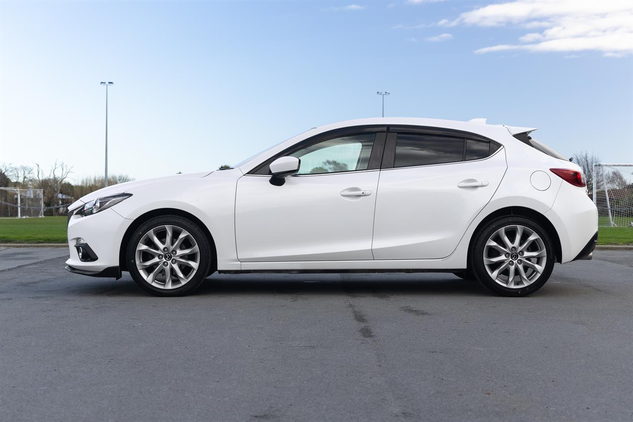 2013 Mazda Axela
