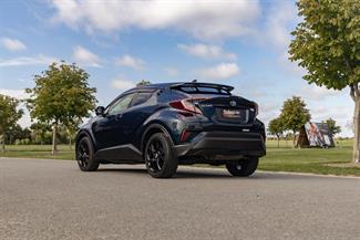 2019 Toyota C-HR - Thumbnail