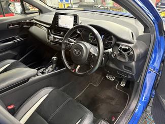 2019 Toyota C-HR - Thumbnail
