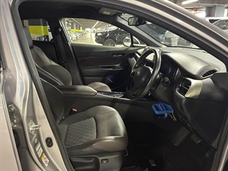 2017 Toyota C-HR - Thumbnail