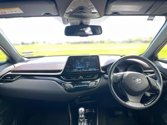 2017 Toyota C-HR - Thumbnail