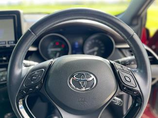 2017 Toyota C-HR - Thumbnail