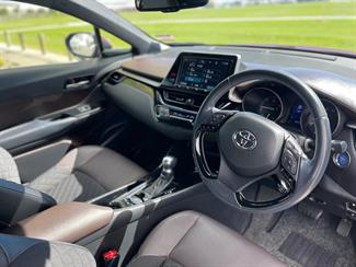 2017 Toyota C-HR - Thumbnail