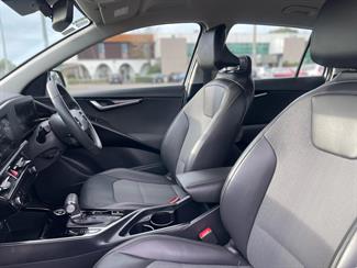2023 Kia Niro - Thumbnail