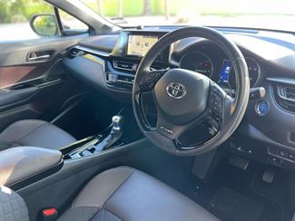 2017 Toyota C-HR - Thumbnail