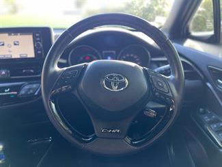 2017 Toyota C-HR - Thumbnail