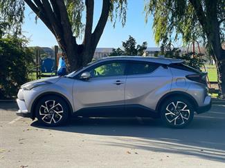 2017 Toyota C-HR - Thumbnail