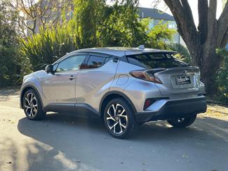 2017 Toyota C-HR - Thumbnail