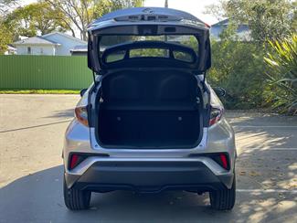 2017 Toyota C-HR - Thumbnail