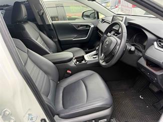 2021 Toyota RAV4 - Thumbnail