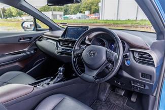 2017 Toyota C-HR - Thumbnail